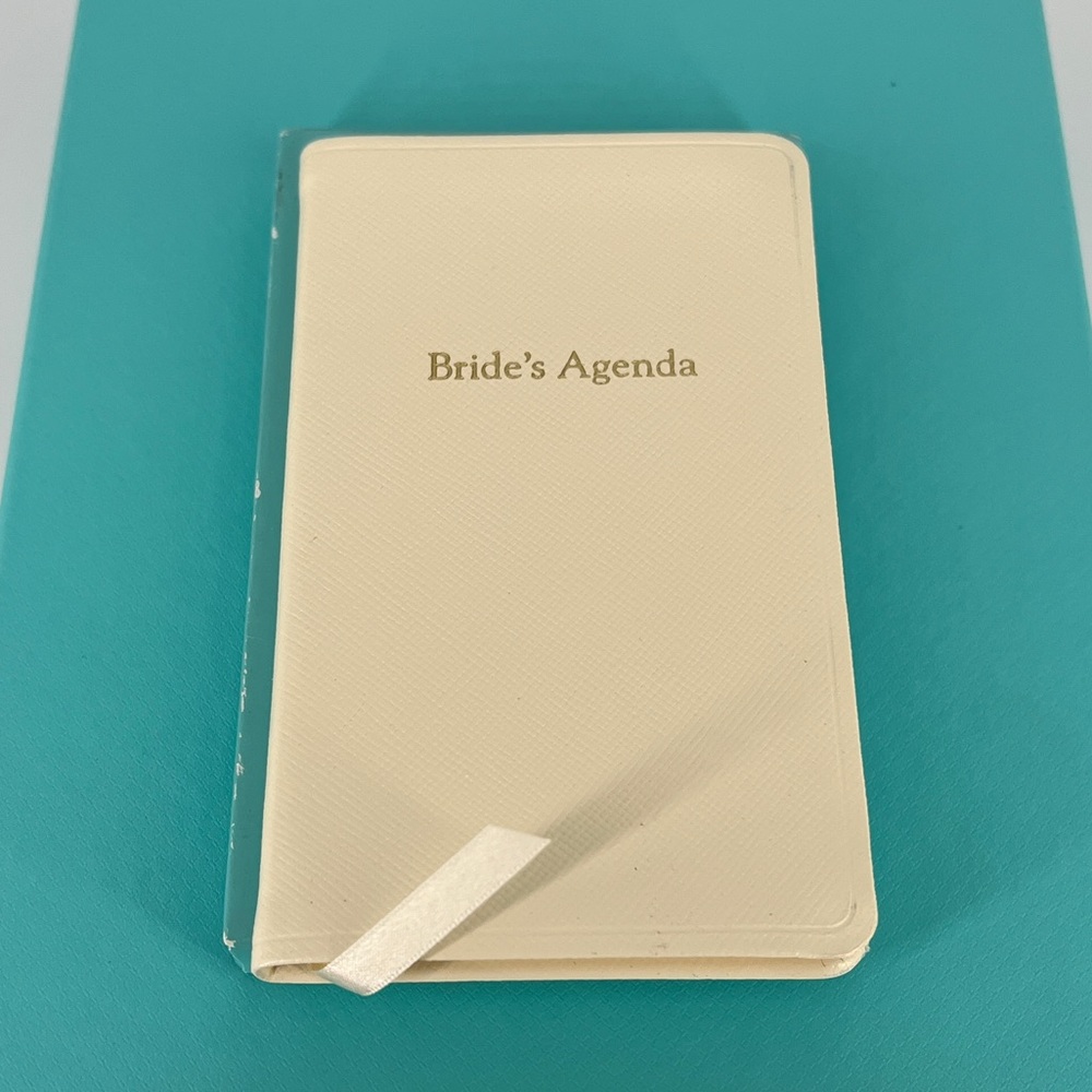 Tiffany and co‎ brides book